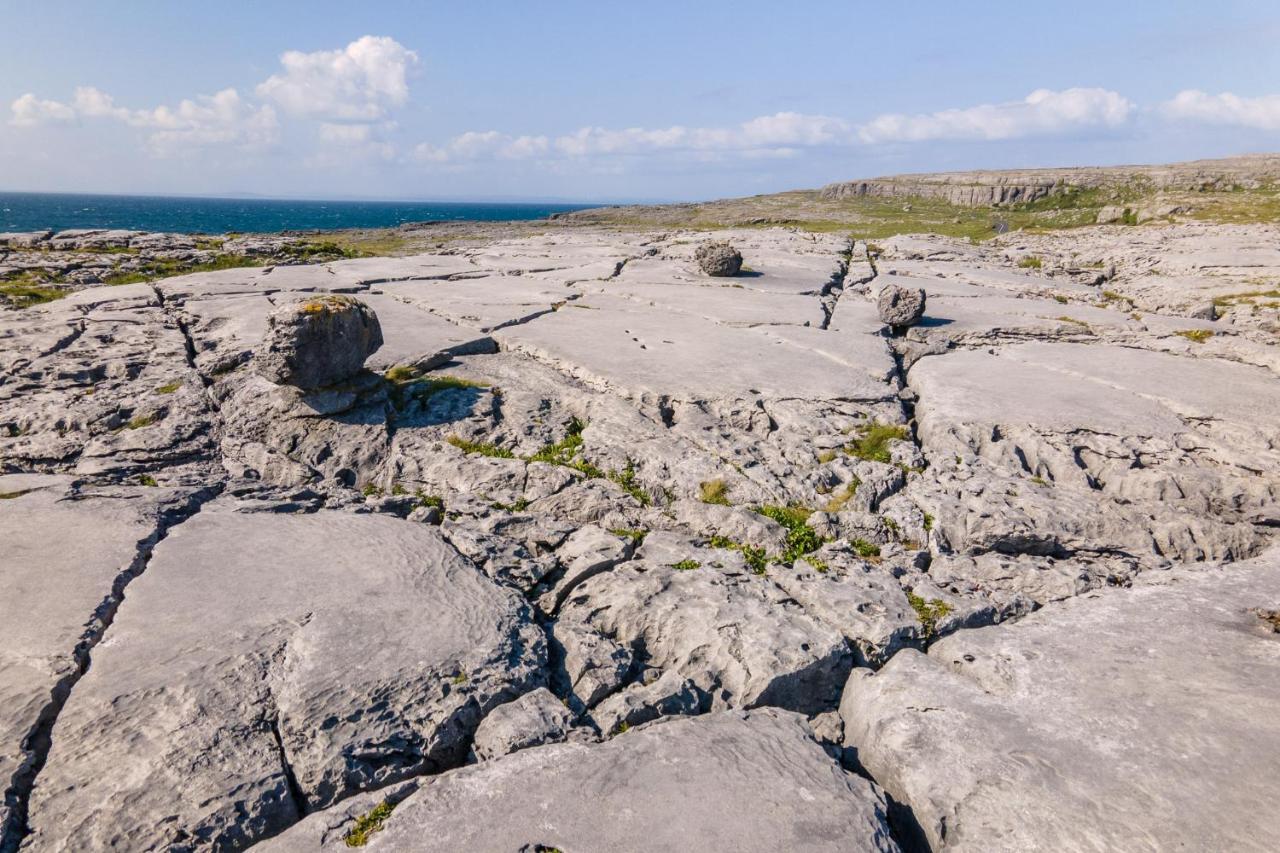 Into The Burren Hotell Murroogh Exteriör bild