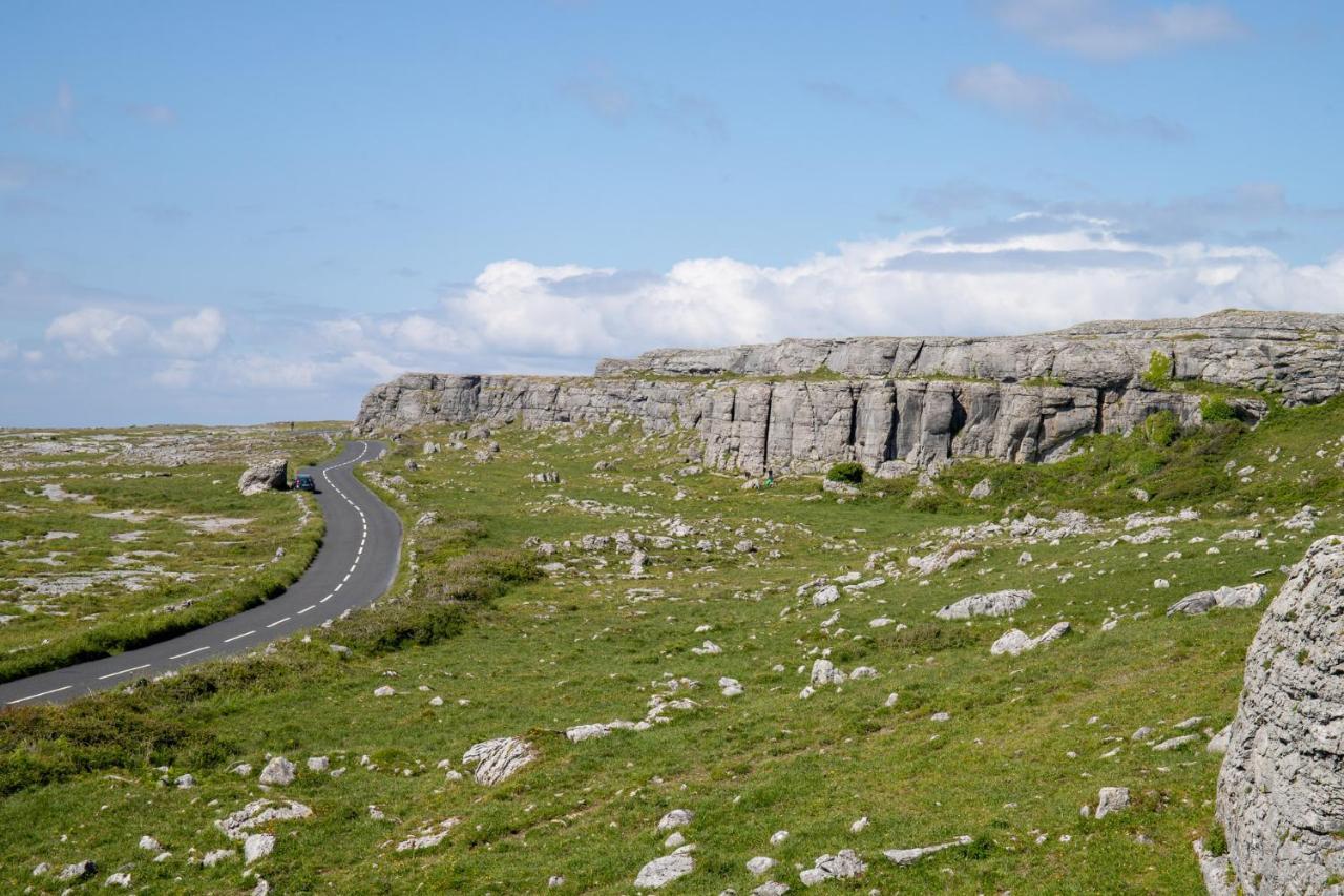 Into The Burren Hotell Murroogh Exteriör bild