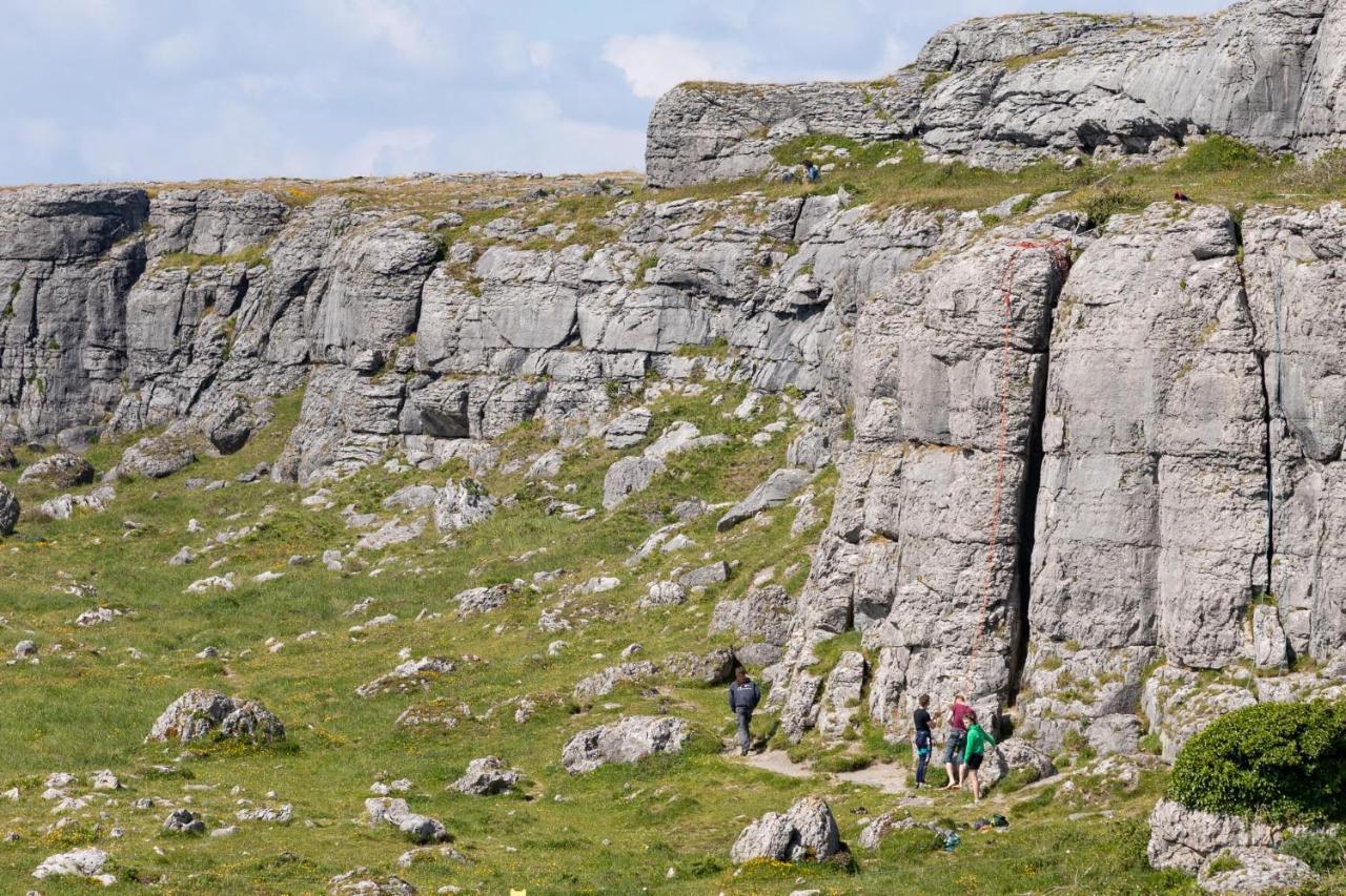 Into The Burren Hotell Murroogh Exteriör bild