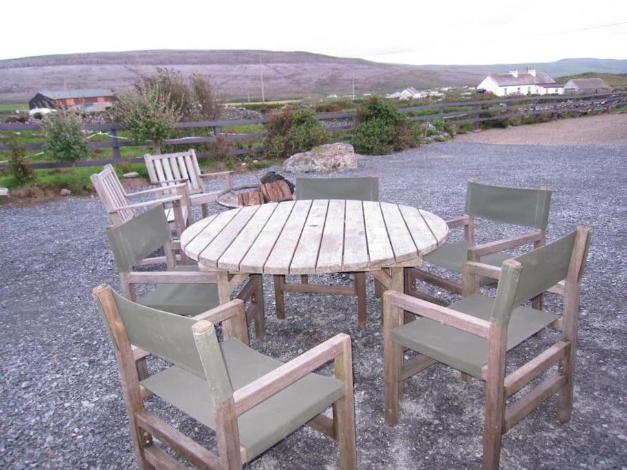 Into The Burren Hotell Murroogh Exteriör bild