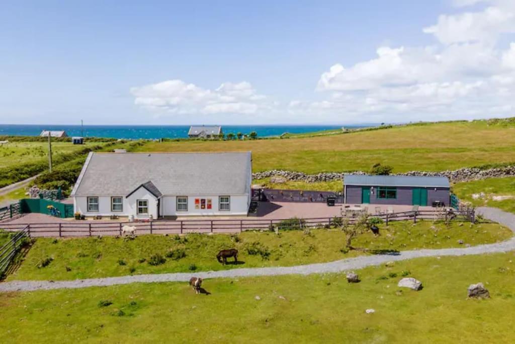 Into The Burren Hotell Murroogh Exteriör bild